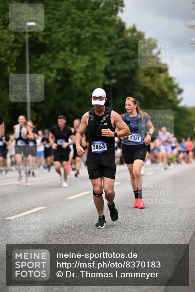 29.06.2025 - hella hamburg halbmarathon Dr. Thomas Lammeyer http://msf.ph/oto/8370183 29.06.2025 10:41:58 Kennedybrücke 1337, 1475, 1799, 1985, 2016, 2031, 2853, 4442, 4762, 5139, 5522, 5523, 6697, 6955, 7124, 7321, 7544, 7629, 8499, 8811, 8843, 8985, 9288, 9894, 10025, 10159, 10506, 10836 meine-sportfotos.de