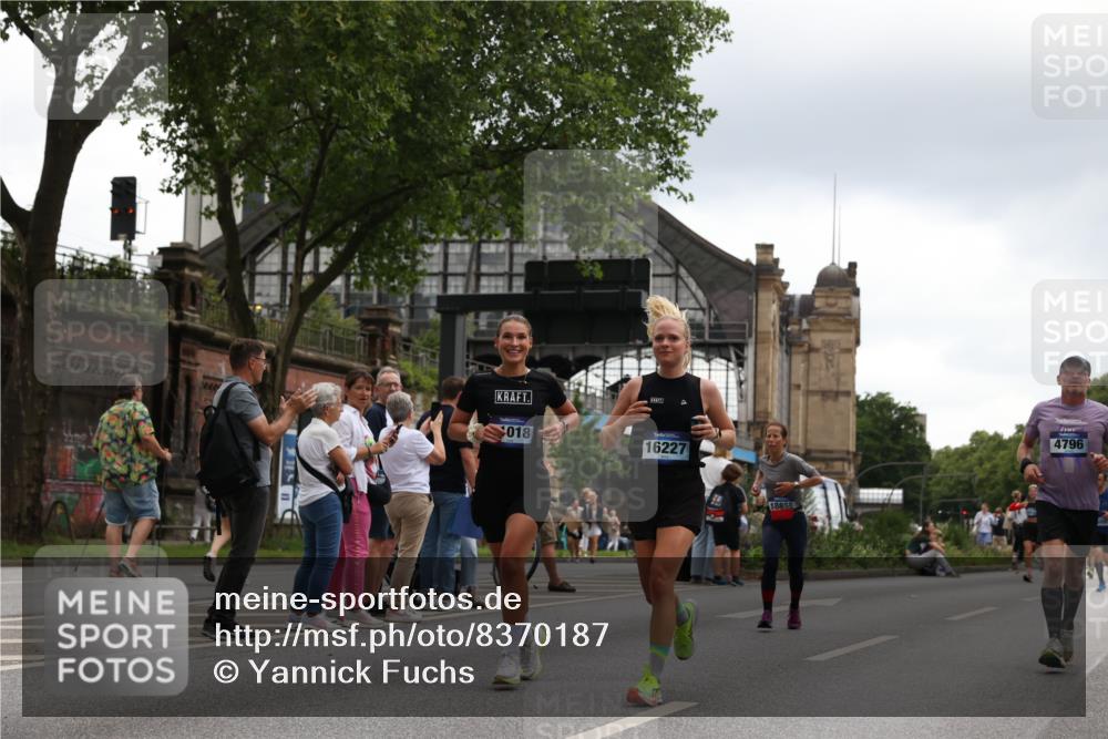 29.06.2025 - hella hamburg halbmarathon Yannick Fuchs http://msf.ph/oto/8370187 29.06.2025 10:53:38 20KM 2780, 3114, 3425, 4238, 4379, 4796, 4986, 6327, 7287, 7824, 8030, 8326, 8481, 8807, 9741, 9985, 10488, 10587, 10896, 11018, 11114, 11158, 11159, 11250, 11757, 12261, 12406, 12736, 12779, 12862, 13036, 13706, 13761, 14471, 14928, 15083, 15525, 15785, 15914, 16227, 16530, 16754, 16915, 17176, 17304, 17860, 18377, 18485, 18716, 18855, 19178 meine-sportfotos.de