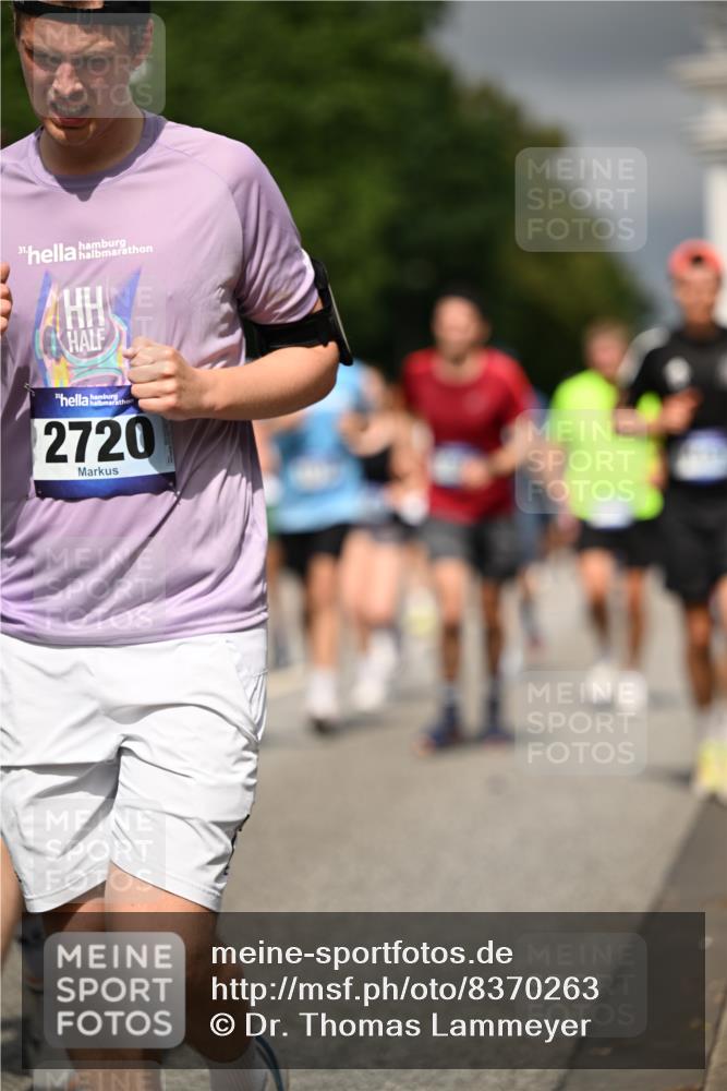 29.06.2025 - hella hamburg halbmarathon Dr. Thomas Lammeyer http://msf.ph/oto/8370263 29.06.2025 10:19:42 Kennedybrücke 1440, 2076, 2140, 2494, 2720, 2989, 3167, 3417, 4007, 4466, 5423, 6376, 6576, 7897, 7941, 7942, 8885, 9192, 9307, 9556, 9657, 9847, 10108, 10608, 10963, 11303 meine-sportfotos.de