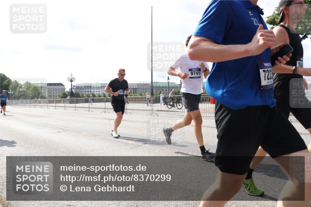 29.06.2025 - hella hamburg halbmarathon Lena Gebhardt http://msf.ph/oto/8370299 29.06.2025 10:02:07 Lombardsbrücke 16770, 9741, 722, 164, 1184, 1254, 1364, 1432, 1453, 1464, 1653, 1729, 1881, 1940, 2142, 2322, 2323, 2806, 2957, 3039, 3169, 4286, 4328, 4985, 5602, 5603, 5742, 5763, 6166, 6295, 6322, 6327, 6438, 6595, 7031, 7189, 7223, 7243, 8578, 9020, 9021, 9156, 9230, 9353, 9741, 9928, 10177, 10866, 10882, 10915, 11191, 11554, 11871, 11938, 12315, 12316, 12491, 14471, 14660, 14677, 16420 meine-sportfotos.de