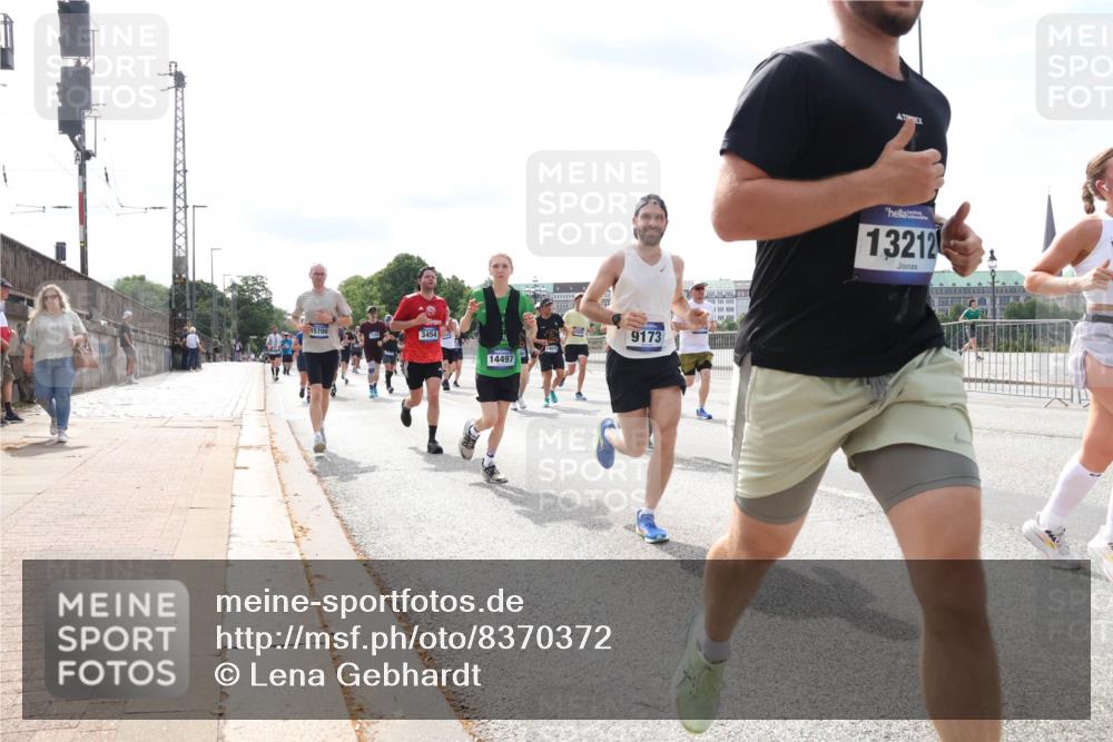 29.06.2025 - hella hamburg halbmarathon Lena Gebhardt http://msf.ph/oto/8370372 29.06.2025 10:14:49 Lombardsbrücke 15700, 3454, 14497, 9173, 13212, 1071, 1379, 1406, 1575, 1728, 2046, 2140, 2494, 2601, 2690, 2990, 3020, 3025, 3154, 3454, 3507, 3509, 3691, 3756, 3834, 3844, 4495, 4641, 5191, 5608, 5670, 5800, 5981, 6028, 6083, 6181, 6248, 6366, 6935, 7195, 7439, 7802, 7840, 7881, 8055, 8147, 8239, 8275, 8522, 8563, 8609, 8755, 8854, 9113, 9173, 9556, 9663, 9709, 9911, 10224, 10391, 10589, 10610, 10717, 10963, 11271, 11598, 12467, 13237, 14488, 16126 meine-sportfotos.de