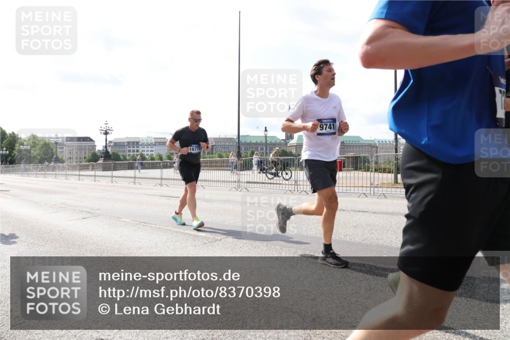 29.06.2025 - hella hamburg halbmarathon Lena Gebhardt http://msf.ph/oto/8370398 29.06.2025 10:02:07 Lombardsbrücke 16770, 9741, 1184, 1254, 1364, 1432, 1453, 1464, 1653, 1729, 1881, 1940, 2142, 2322, 2323, 2806, 2957, 3039, 3169, 4286, 4328, 4985, 5602, 5603, 5742, 5763, 6166, 6295, 6322, 6327, 6438, 6595, 7031, 7189, 7223, 7243, 8578, 9020, 9021, 9156, 9230, 9353, 9741, 9928, 10177, 10866, 10882, 10915, 11191, 11554, 11871, 11938, 12315, 12316, 12491, 14471, 14660, 14677, 16420 meine-sportfotos.de