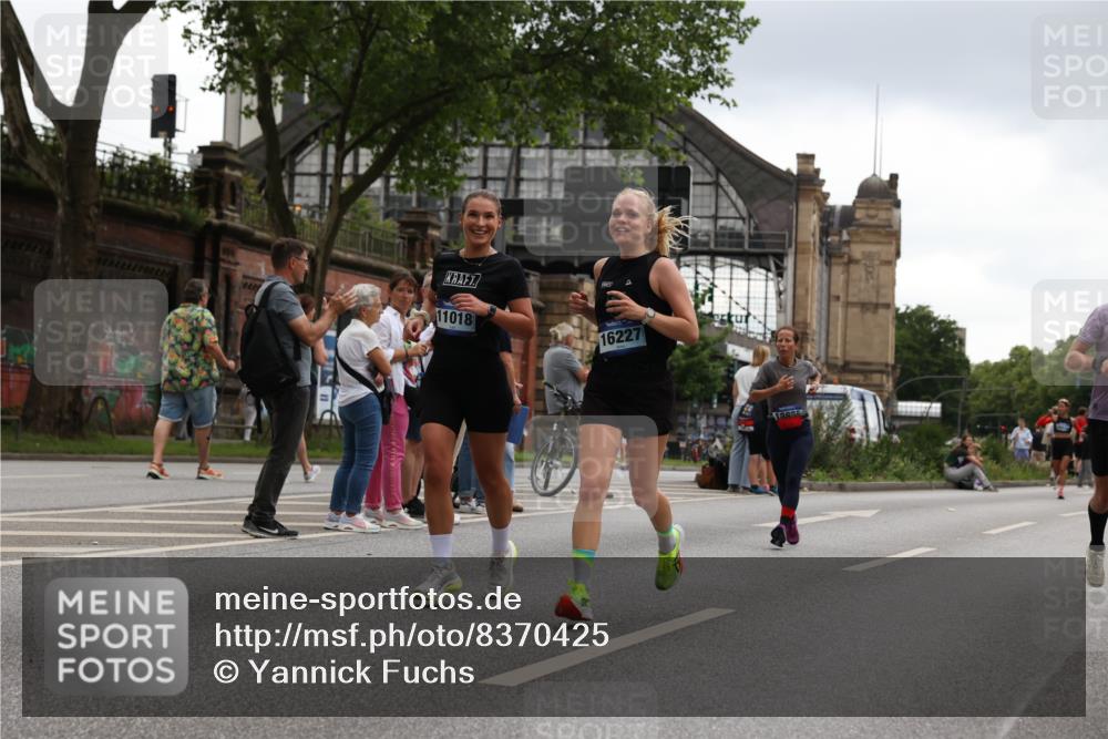 29.06.2025 - hella hamburg halbmarathon Yannick Fuchs http://msf.ph/oto/8370425 29.06.2025 10:53:39 20KM 2780, 3114, 3425, 4238, 4379, 4796, 4986, 6327, 6470, 7287, 7824, 8030, 8326, 8481, 8807, 9741, 9985, 10488, 10587, 11018, 11114, 11158, 11159, 11250, 11757, 12406, 12736, 12779, 12862, 13036, 13706, 13761, 14471, 14928, 15083, 15525, 15785, 15914, 16227, 16530, 16754, 16915, 17176, 17304, 17860, 18377, 18485, 18716, 18855, 19178 meine-sportfotos.de