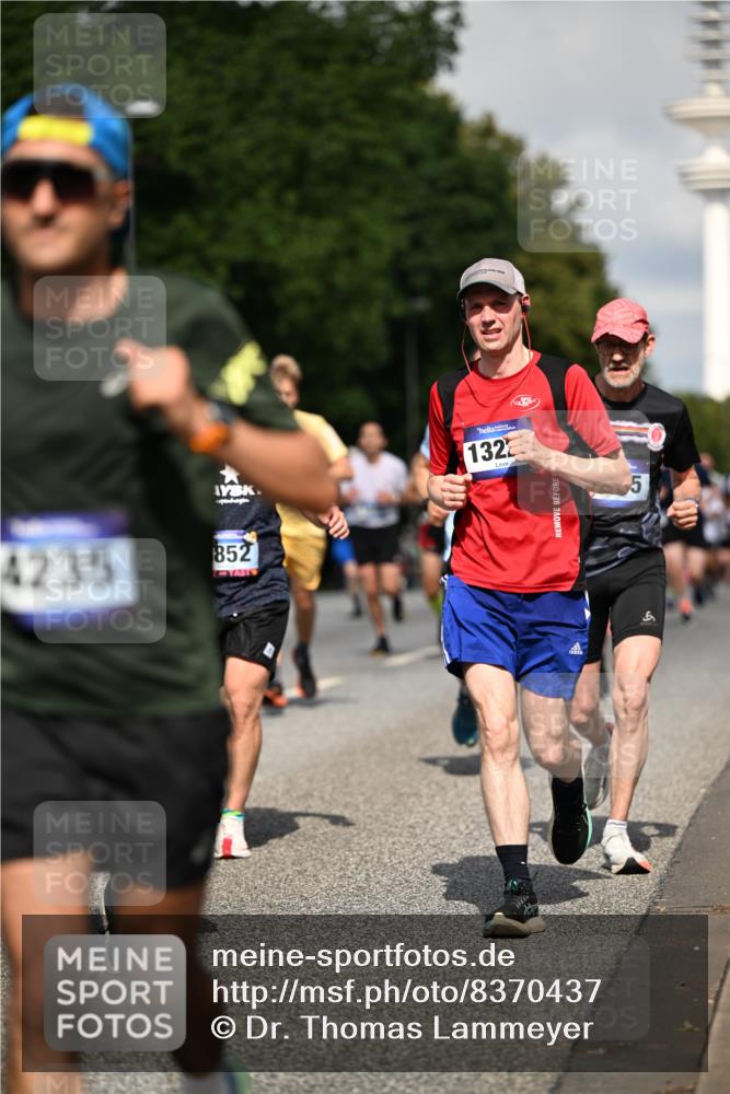 29.06.2025 - hella hamburg halbmarathon Dr. Thomas Lammeyer http://msf.ph/oto/8370437 29.06.2025 09:57:35 Kennedybrücke 1424, 1466, 1902, 2098, 2270, 2516, 2823, 2937, 3414, 3785, 3852, 4140, 4235, 4237, 4247, 4949, 5115, 5362, 5460, 5528, 5532, 5650, 6282, 6388, 6575, 6831, 7167, 7385, 7480, 7734, 8023, 8269, 8928, 9030, 9043, 9105, 9200, 9482, 9723, 9965, 10792, 11077 meine-sportfotos.de