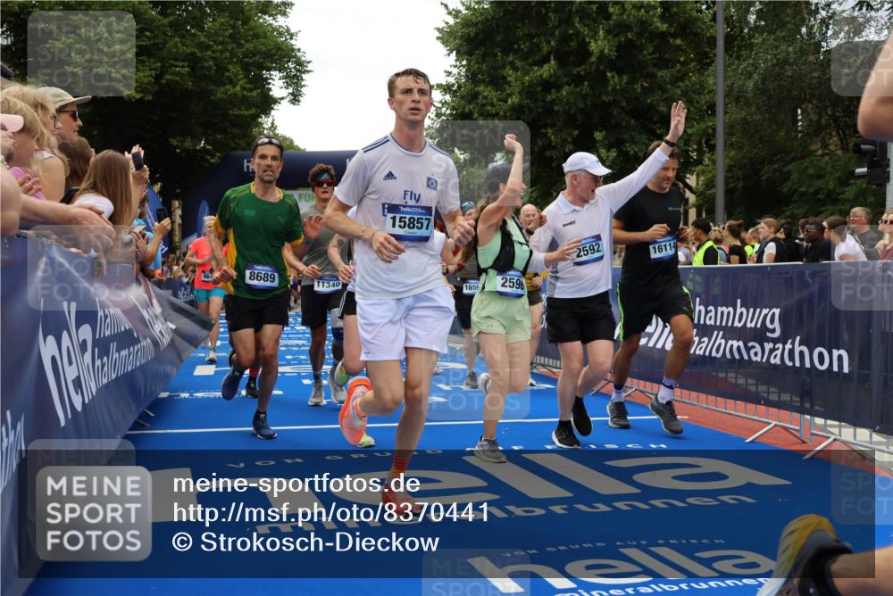 29.06.2025 - hella hamburg halbmarathon Strokosch-Dieckow http://msf.ph/oto/8370441 29.06.2025 10:49:32 Ziel 1342, 1476, 2504, 2516, 2592, 2596, 2878, 2889, 2937, 5705, 5978, 6115, 8437, 8689, 8813, 9038, 9463, 9649, 11339, 11340, 11679, 11779, 11977, 12094, 13233, 13269, 14562, 14838, 15392, 15857, 16114, 16592, 16738, 16891, 17001, 18058, 18476, 18887, 18960 meine-sportfotos.de