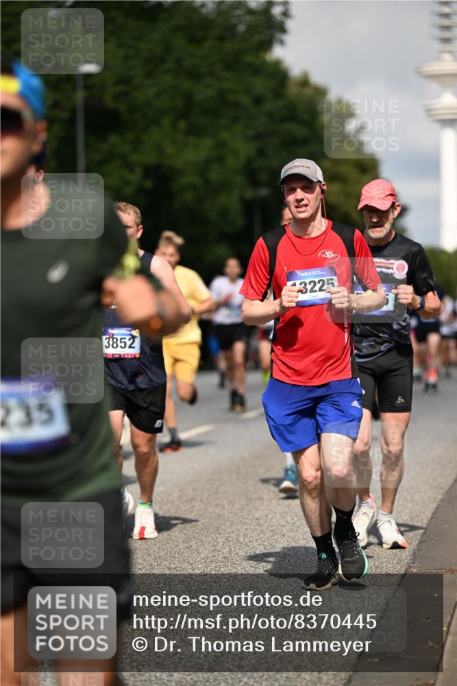 29.06.2025 - hella hamburg halbmarathon Dr. Thomas Lammeyer http://msf.ph/oto/8370445 29.06.2025 09:57:35 Kennedybrücke 1424, 1466, 1902, 2098, 2270, 2516, 2823, 2937, 3414, 3785, 3852, 4140, 4235, 4237, 4247, 4949, 5115, 5362, 5460, 5528, 5532, 5650, 6282, 6388, 6575, 6831, 7167, 7385, 7480, 7734, 8023, 8269, 8928, 9030, 9043, 9105, 9200, 9482, 9723, 9965, 10792, 11077 meine-sportfotos.de