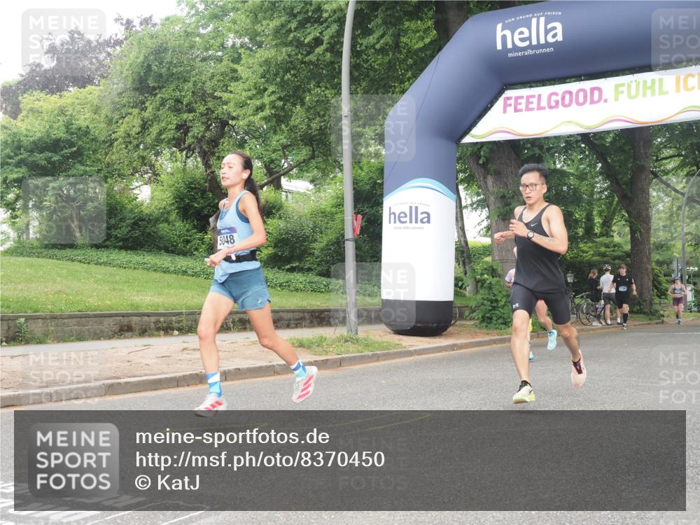 29.06.2025 - hella hamburg halbmarathon KatJ http://msf.ph/oto/8370450 29.06.2025 10:23:39 Zwischen KM18-KM19 57, 4477, 5048 meine-sportfotos.de