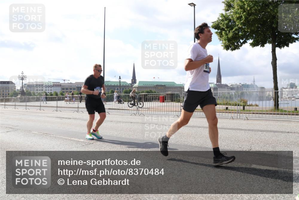 29.06.2025 - hella hamburg halbmarathon Lena Gebhardt http://msf.ph/oto/8370484 29.06.2025 10:02:08 Lombardsbrücke 1677, 974, 1128, 1184, 1254, 1364, 1432, 1453, 1464, 1653, 1729, 1881, 1940, 2142, 2322, 2323, 2806, 2957, 3039, 3169, 4286, 4328, 4985, 5602, 5603, 5742, 5763, 6166, 6295, 6322, 6327, 6438, 6595, 6708, 7031, 7189, 7223, 7243, 7323, 8578, 9020, 9021, 9156, 9230, 9353, 9741, 9928, 10177, 10866, 10882, 11191, 11554, 11871, 11938, 12315, 12316, 12491, 14471, 14660, 14677, 16420 meine-sportfotos.de