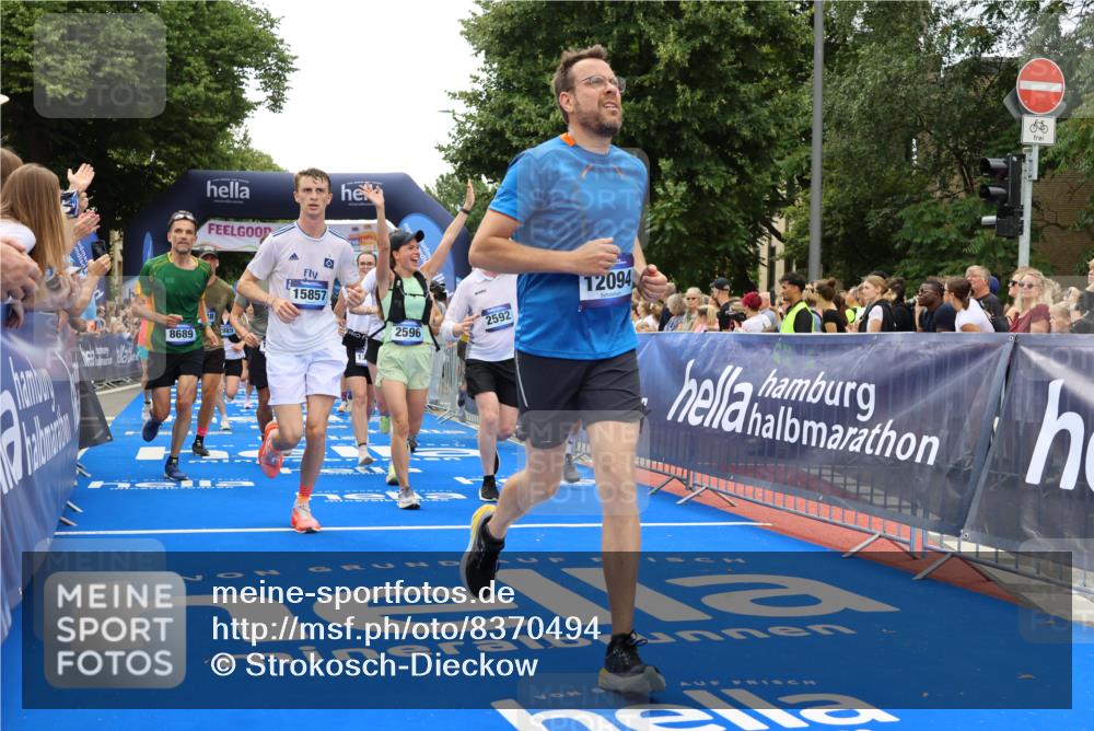 29.06.2025 - hella hamburg halbmarathon Strokosch-Dieckow http://msf.ph/oto/8370494 29.06.2025 10:49:31 Ziel 1342, 1476, 2504, 2516, 2592, 2596, 2878, 2889, 2937, 5705, 5978, 8437, 8689, 8813, 9038, 9463, 9649, 11339, 11340, 11679, 11779, 11977, 12094, 12670, 13233, 13269, 14562, 14838, 15392, 15784, 15857, 15894, 15966, 16114, 16592, 16738, 16891, 17001, 18476, 18887, 18960 meine-sportfotos.de