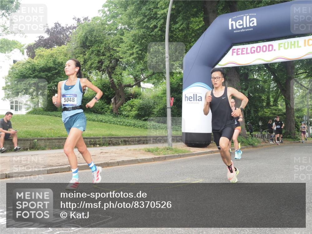 29.06.2025 - hella hamburg halbmarathon KatJ http://msf.ph/oto/8370526 29.06.2025 10:23:39 Zwischen KM18-KM19 57, 4477, 5048 meine-sportfotos.de