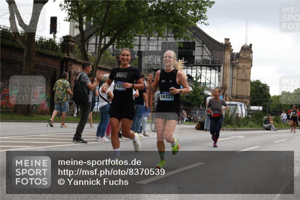 29.06.2025 - hella hamburg halbmarathon Yannick Fuchs http://msf.ph/oto/8370539 29.06.2025 10:53:39 20KM 2780, 3114, 3425, 4238, 4379, 4796, 4986, 6327, 6470, 7287, 7824, 8030, 8326, 8481, 8807, 9741, 9985, 10488, 10587, 11018, 11114, 11158, 11159, 11250, 11757, 12406, 12736, 12779, 12862, 13036, 13706, 13761, 14471, 14928, 15083, 15525, 15785, 15914, 16227, 16530, 16754, 16915, 17176, 17304, 17860, 18377, 18485, 18716, 18855, 19178 meine-sportfotos.de