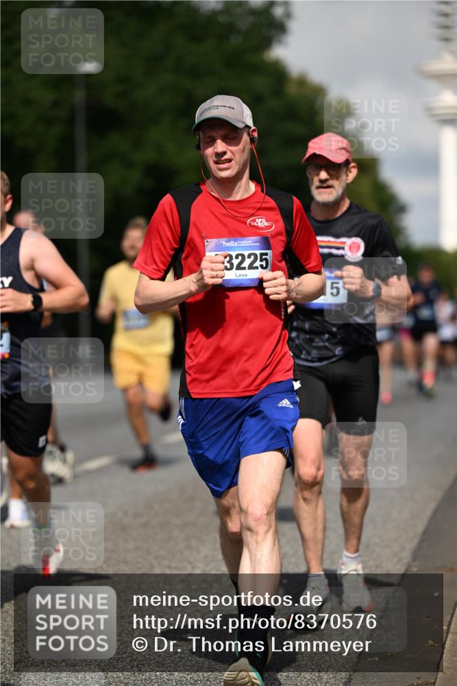 29.06.2025 - hella hamburg halbmarathon Dr. Thomas Lammeyer http://msf.ph/oto/8370576 29.06.2025 09:57:36 Kennedybrücke 1424, 1466, 1902, 2098, 2270, 2516, 2823, 2937, 3414, 3785, 3852, 4140, 4183, 4235, 4237, 4247, 4949, 5115, 5362, 5460, 5528, 5532, 5650, 6282, 6388, 6831, 7167, 7385, 7480, 7734, 8023, 8269, 8743, 8928, 9030, 9043, 9105, 9200, 9482, 9723, 9815, 9965, 10792, 11077 meine-sportfotos.de