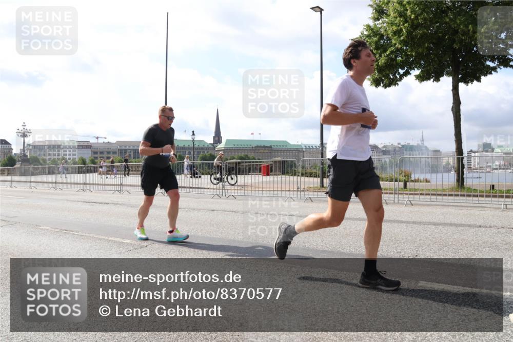 29.06.2025 - hella hamburg halbmarathon Lena Gebhardt http://msf.ph/oto/8370577 29.06.2025 10:02:08 Lombardsbrücke 1128, 1184, 1254, 1364, 1432, 1453, 1464, 1653, 1729, 1881, 1940, 2142, 2322, 2323, 2806, 2957, 3039, 3169, 4286, 4328, 4985, 5602, 5603, 5742, 5763, 6166, 6295, 6322, 6327, 6438, 6595, 6708, 7031, 7189, 7223, 7243, 7323, 8578, 9020, 9021, 9156, 9230, 9353, 9741, 9928, 10177, 10866, 10882, 11191, 11554, 11871, 11938, 12315, 12316, 12491, 14471, 14660, 14677, 16420 meine-sportfotos.de