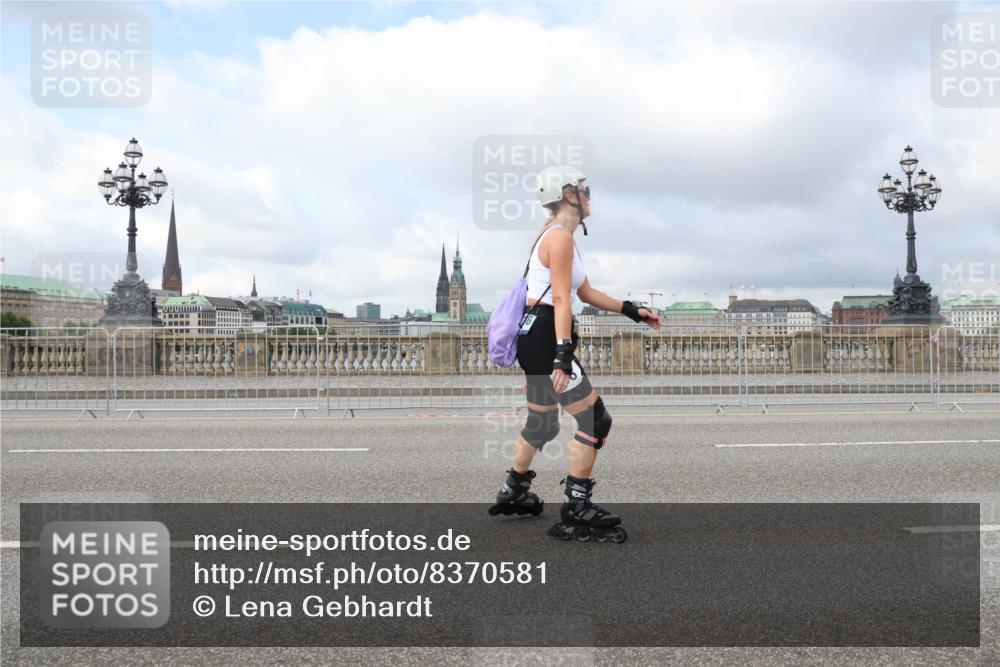 29.06.2025 - hella hamburg halbmarathon Lena Gebhardt http://msf.ph/oto/8370581 29.06.2025 09:11:04 Lombardsbrücke  meine-sportfotos.de