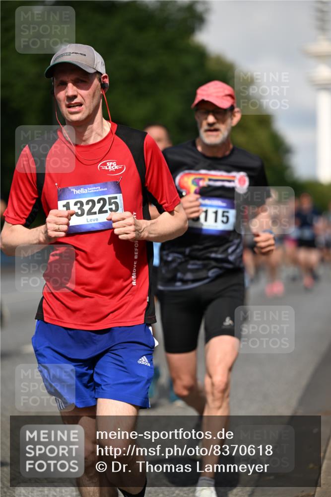 29.06.2025 - hella hamburg halbmarathon Dr. Thomas Lammeyer http://msf.ph/oto/8370618 29.06.2025 09:57:37 Kennedybrücke 1424, 1466, 1476, 1902, 2098, 2270, 2516, 2823, 2937, 3414, 3785, 3852, 4140, 4183, 4235, 4237, 4247, 4949, 5115, 5362, 5460, 5528, 5532, 5650, 6388, 6831, 7167, 7385, 8023, 8269, 8743, 8928, 9030, 9043, 9105, 9200, 9482, 9723, 9815, 9965, 10792, 11077 meine-sportfotos.de