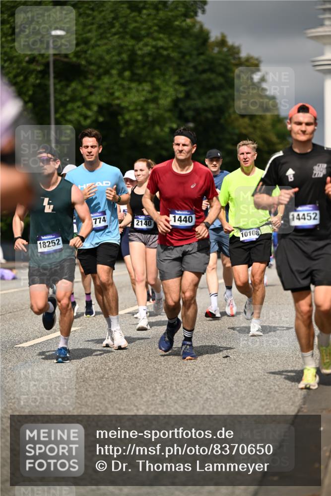 29.06.2025 - hella hamburg halbmarathon Dr. Thomas Lammeyer http://msf.ph/oto/8370650 29.06.2025 10:19:43 Kennedybrücke 1440, 2076, 2140, 2494, 2720, 2989, 3167, 3417, 4007, 4466, 5423, 6376, 6576, 7897, 7941, 7942, 8885, 9192, 9307, 9556, 9657, 9847, 10108, 10608, 10963, 11303 meine-sportfotos.de