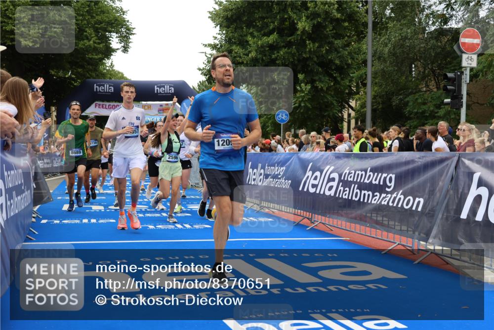 29.06.2025 - hella hamburg halbmarathon Strokosch-Dieckow http://msf.ph/oto/8370651 29.06.2025 10:49:31 Ziel 1342, 1476, 2504, 2516, 2592, 2596, 2878, 2889, 2937, 5705, 5978, 8437, 8689, 8813, 9038, 9463, 9649, 11339, 11340, 11679, 11779, 11977, 12094, 12670, 13233, 13269, 14562, 14838, 15392, 15784, 15857, 15894, 15966, 16114, 16592, 16738, 16891, 17001, 18476, 18887, 18960 meine-sportfotos.de