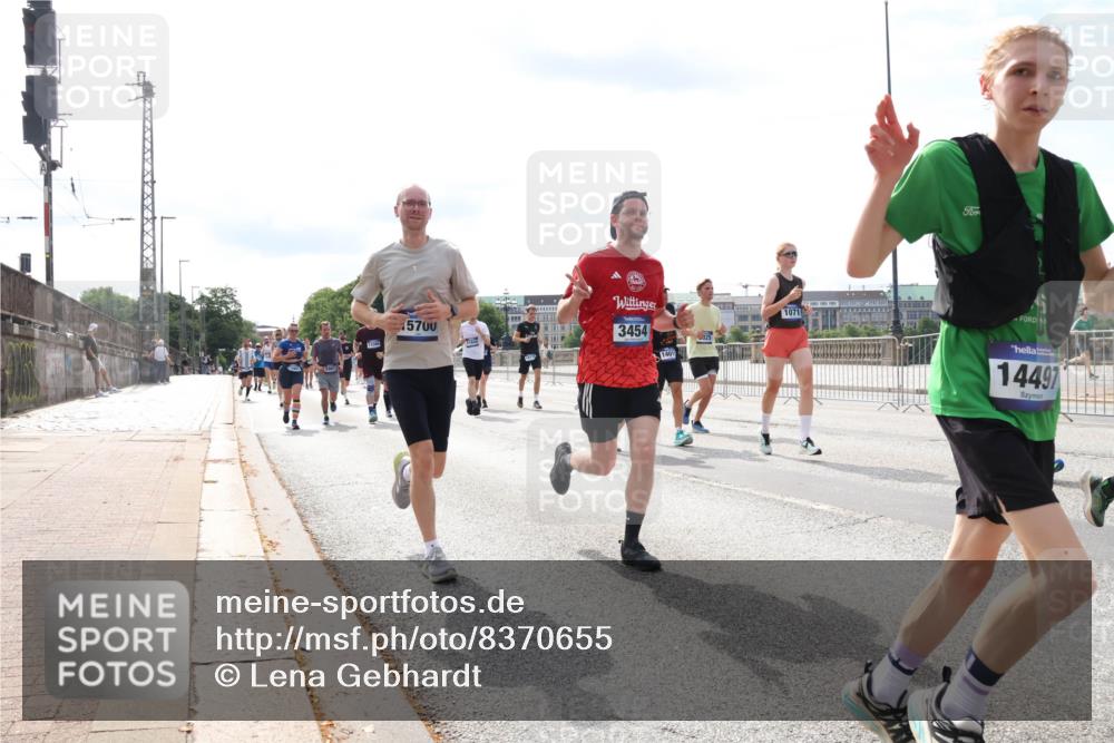 29.06.2025 - hella hamburg halbmarathon Lena Gebhardt http://msf.ph/oto/8370655 29.06.2025 10:14:51 Lombardsbrücke 1071, 5700, 3454, 14497, 1071, 1296, 1379, 1406, 1575, 1728, 1745, 2046, 2140, 2494, 2601, 2690, 2990, 3020, 3025, 3154, 3454, 3507, 3509, 3691, 3756, 3834, 3844, 4495, 4641, 5191, 5608, 5670, 5800, 5981, 6028, 6083, 6181, 6248, 6366, 6935, 7195, 7439, 7802, 7881, 8055, 8147, 8237, 8239, 8275, 8522, 8563, 8609, 8755, 8854, 9113, 9173, 9556, 9663, 9709, 9911, 9975, 10224, 10391, 10589, 10610, 10717, 10963, 11271, 11598, 12467, 13237, 16126 meine-sportfotos.de