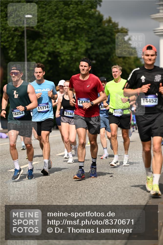 29.06.2025 - hella hamburg halbmarathon Dr. Thomas Lammeyer http://msf.ph/oto/8370671 29.06.2025 10:19:43 Kennedybrücke 1440, 2076, 2140, 2494, 2720, 2989, 3167, 3417, 4007, 4466, 5423, 6376, 6576, 7897, 7941, 7942, 8885, 9192, 9307, 9556, 9657, 9847, 10108, 10608, 10963, 11303 meine-sportfotos.de