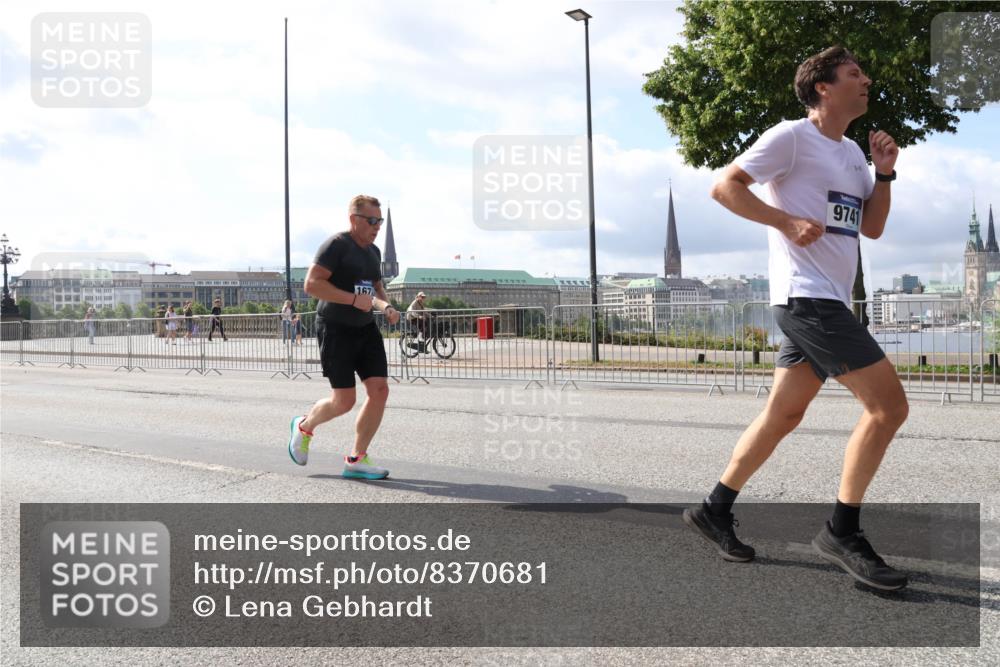 29.06.2025 - hella hamburg halbmarathon Lena Gebhardt http://msf.ph/oto/8370681 29.06.2025 10:02:08 Lombardsbrücke 167, 9741, 1128, 1184, 1254, 1364, 1432, 1453, 1464, 1653, 1729, 1881, 1940, 2142, 2322, 2323, 2806, 2957, 3039, 3169, 4286, 4328, 4985, 5602, 5603, 5742, 5763, 6166, 6295, 6322, 6327, 6438, 6595, 6708, 7031, 7189, 7223, 7243, 7323, 8578, 9020, 9021, 9156, 9230, 9353, 9741, 9928, 10177, 10866, 10882, 11191, 11554, 11871, 11938, 12315, 12316, 12491, 14471, 14660, 14677, 16420 meine-sportfotos.de