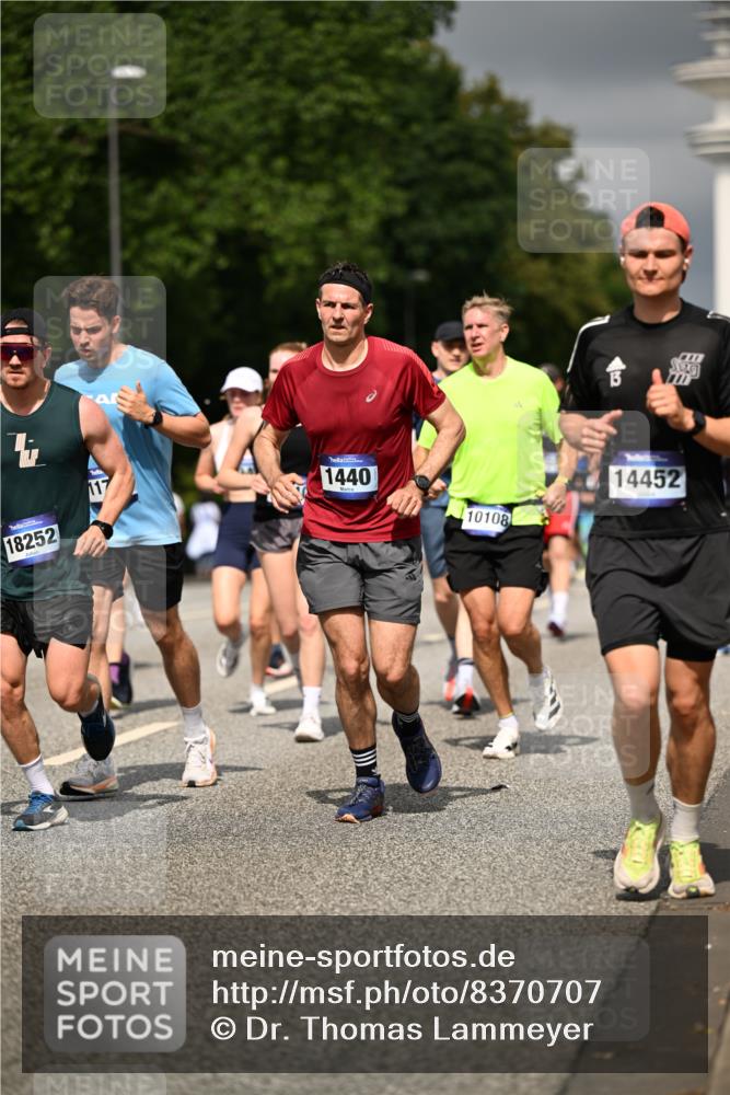 29.06.2025 - hella hamburg halbmarathon Dr. Thomas Lammeyer http://msf.ph/oto/8370707 29.06.2025 10:19:43 Kennedybrücke 1440, 2076, 2140, 2494, 2720, 2989, 3167, 3417, 4007, 4466, 5423, 6376, 6576, 7897, 7941, 7942, 8885, 9192, 9307, 9556, 9657, 9847, 10108, 10608, 10963, 11303 meine-sportfotos.de