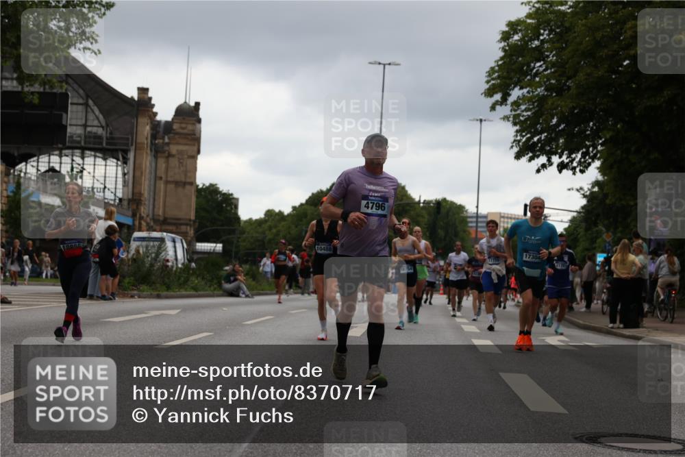 29.06.2025 - hella hamburg halbmarathon Yannick Fuchs http://msf.ph/oto/8370717 29.06.2025 10:53:39 20KM 2780, 3114, 3425, 4238, 4379, 4796, 4986, 6327, 6470, 7287, 7824, 8030, 8326, 8481, 8807, 9741, 9985, 10488, 10587, 11018, 11114, 11158, 11159, 11250, 11757, 12406, 12736, 12779, 12862, 13036, 13706, 13761, 14471, 14928, 15083, 15525, 15785, 15914, 16227, 16530, 16754, 16915, 17176, 17304, 17860, 18377, 18485, 18716, 18855, 19178 meine-sportfotos.de