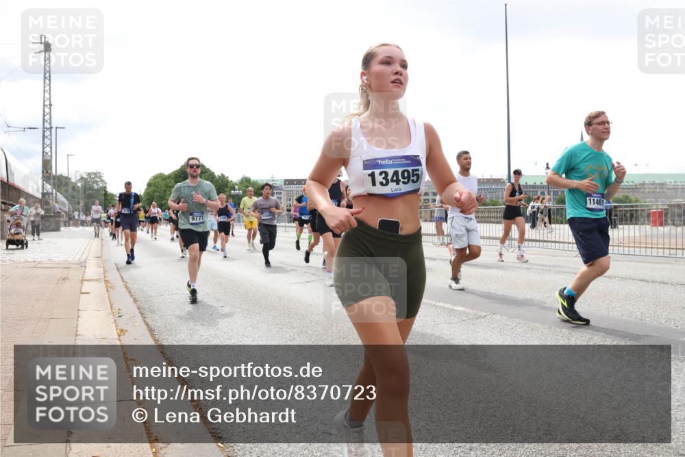 29.06.2025 - hella hamburg halbmarathon Lena Gebhardt http://msf.ph/oto/8370723 29.06.2025 10:39:42 Lombardsbrücke 9777, 1234, 13495, 11461, 1076, 1586, 1856, 1883, 1899, 2092, 2313, 2578, 2843, 2976, 3046, 3275, 3353, 3727, 3882, 3883, 3884, 4298, 4523, 4603, 4609, 4659, 4752, 4855, 4882, 5045, 5229, 5654, 5701, 6321, 6342, 6343, 6427, 6428, 6698, 6719, 6726, 6739, 6748, 7045, 7053, 7125, 7199, 7341, 7429, 7455, 7456, 7501, 7524, 7684, 8107, 8203, 8243, 8612, 8995, 9393, 9420, 9569, 9698, 9747, 9777, 10441, 10512 meine-sportfotos.de