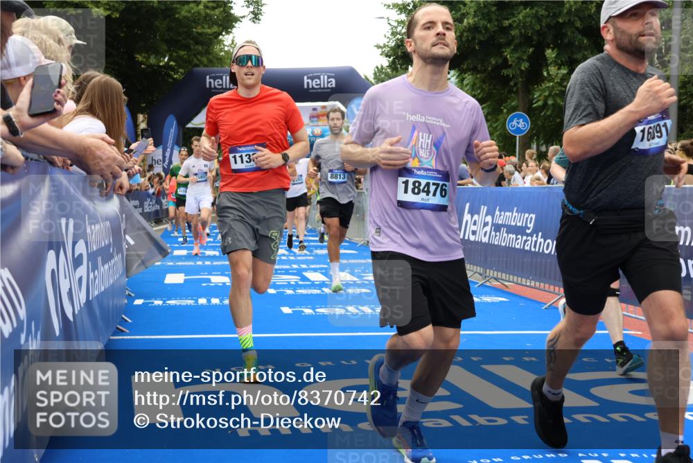 29.06.2025 - hella hamburg halbmarathon Strokosch-Dieckow http://msf.ph/oto/8370742 29.06.2025 10:49:28 Ziel 1342, 1476, 2516, 2592, 2596, 2878, 2889, 5705, 8437, 8689, 8813, 9038, 9649, 11339, 11340, 11679, 11779, 12094, 12670, 13233, 13269, 14562, 14838, 15392, 15784, 15857, 15894, 15966, 16114, 16592, 16738, 16891, 17001, 18476, 18887, 18960 meine-sportfotos.de