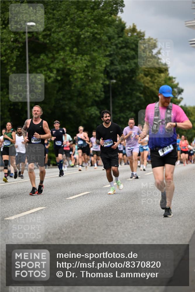 29.06.2025 - hella hamburg halbmarathon Dr. Thomas Lammeyer http://msf.ph/oto/8370820 29.06.2025 10:42:03 Kennedybrücke 1337, 1475, 1799, 1985, 2016, 2031, 2853, 3286, 3880, 4762, 5139, 5522, 5523, 6697, 6955, 7124, 7321, 7629, 8499, 8811, 8843, 8985, 9391, 9524, 9894, 10025, 10506, 10836, 11087 meine-sportfotos.de
