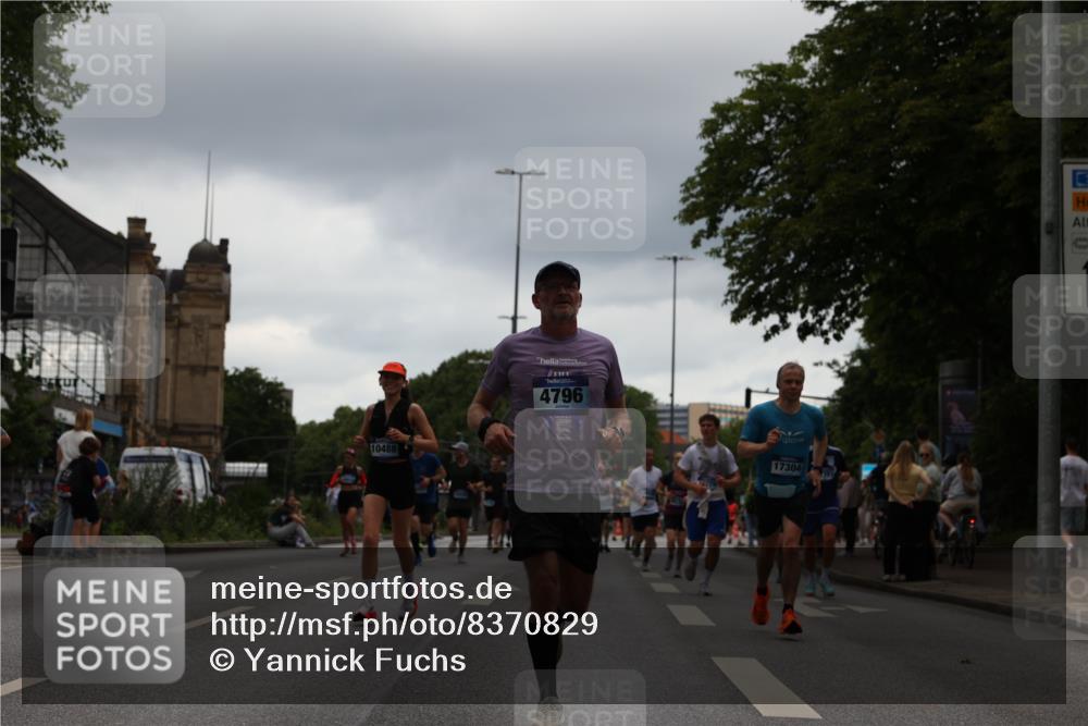 29.06.2025 - hella hamburg halbmarathon Yannick Fuchs http://msf.ph/oto/8370829 29.06.2025 10:53:40 20KM 2780, 3114, 3425, 4238, 4379, 4796, 4986, 6327, 6470, 7287, 7824, 8030, 8326, 8481, 8807, 9741, 9985, 10488, 10587, 11018, 11114, 11158, 11159, 11250, 11757, 12406, 12736, 12779, 13036, 13706, 14471, 14928, 15083, 15525, 15785, 15914, 16227, 16530, 16754, 16915, 17176, 17304, 17860, 18377, 18485, 18716, 18855, 19178 meine-sportfotos.de