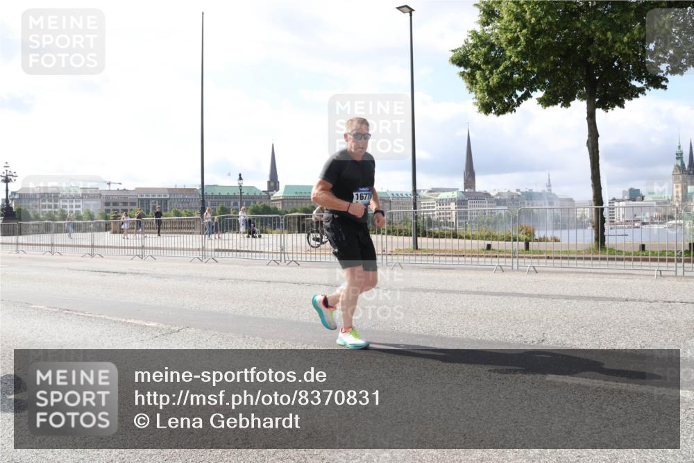 29.06.2025 - hella hamburg halbmarathon Lena Gebhardt http://msf.ph/oto/8370831 29.06.2025 10:02:08 Lombardsbrücke 1677, 1128, 1184, 1254, 1364, 1432, 1453, 1464, 1653, 1729, 1881, 1940, 2142, 2322, 2323, 2806, 2957, 3039, 3169, 4286, 4328, 4985, 5602, 5603, 5742, 5763, 6166, 6295, 6322, 6327, 6438, 6595, 6708, 7031, 7189, 7223, 7243, 7323, 8578, 9020, 9021, 9156, 9230, 9353, 9741, 9928, 10177, 10866, 10882, 11191, 11554, 11871, 11938, 12315, 12316, 12491, 14471, 14660, 14677, 16420 meine-sportfotos.de