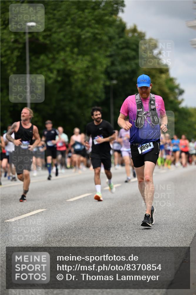29.06.2025 - hella hamburg halbmarathon Dr. Thomas Lammeyer http://msf.ph/oto/8370854 29.06.2025 10:42:04 Kennedybrücke 1337, 1475, 1799, 1985, 2016, 2031, 2124, 2853, 3286, 3880, 4762, 5139, 5522, 5523, 5875, 6697, 6955, 7124, 7321, 7629, 8499, 8811, 8985, 9391, 9524, 9894, 10025, 10506, 10836, 11087, 11164 meine-sportfotos.de
