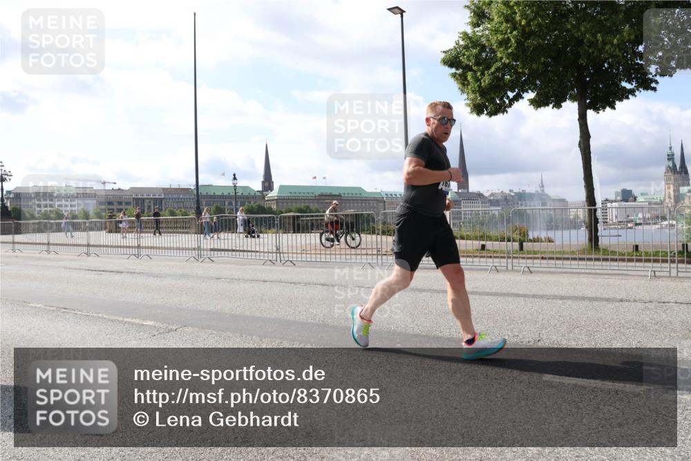 29.06.2025 - hella hamburg halbmarathon Lena Gebhardt http://msf.ph/oto/8370865 29.06.2025 10:02:09 Lombardsbrücke 1128, 1184, 1254, 1364, 1432, 1453, 1464, 1729, 1881, 1940, 2142, 2322, 2323, 2806, 2957, 3039, 3169, 3976, 4066, 4286, 4328, 4985, 5602, 5603, 5742, 5763, 6166, 6295, 6322, 6327, 6438, 6595, 6708, 6860, 7031, 7189, 7223, 7243, 7323, 9020, 9021, 9156, 9230, 9353, 9741, 9928, 10177, 10866, 10882, 11191, 11554, 11670, 11871, 11938, 12315, 12316, 12491, 14471, 14660, 14677, 16420 meine-sportfotos.de