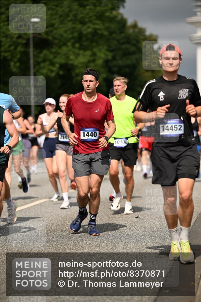 29.06.2025 - hella hamburg halbmarathon Dr. Thomas Lammeyer http://msf.ph/oto/8370871 29.06.2025 10:19:44 Kennedybrücke 1440, 2076, 2140, 2494, 2720, 2835, 2989, 3167, 3417, 4007, 4466, 5423, 6376, 6576, 7897, 7941, 7942, 8885, 9192, 9307, 9556, 9847, 10108, 10608, 10963, 11303 meine-sportfotos.de