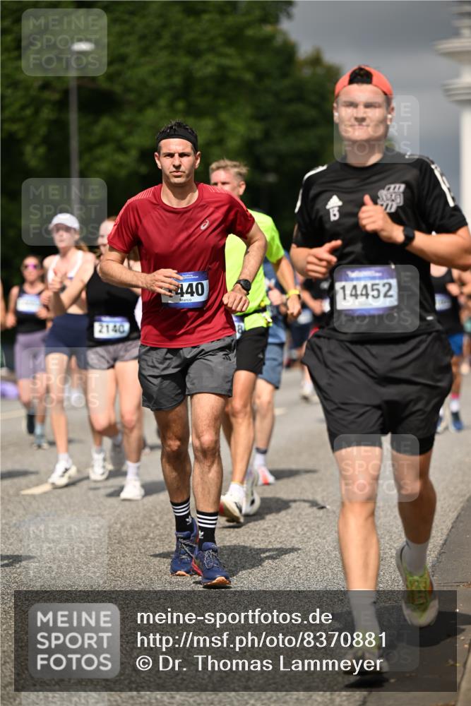 29.06.2025 - hella hamburg halbmarathon Dr. Thomas Lammeyer http://msf.ph/oto/8370881 29.06.2025 10:19:44 Kennedybrücke 1440, 2076, 2140, 2494, 2720, 2835, 2989, 3167, 3417, 4007, 4466, 5423, 6376, 6576, 7897, 7941, 7942, 8885, 9192, 9307, 9556, 9847, 10108, 10608, 10963, 11303 meine-sportfotos.de