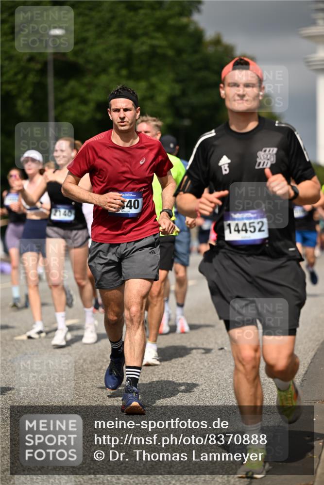 29.06.2025 - hella hamburg halbmarathon Dr. Thomas Lammeyer http://msf.ph/oto/8370888 29.06.2025 10:19:44 Kennedybrücke 1440, 2076, 2140, 2494, 2720, 2835, 2989, 3167, 3417, 4007, 4466, 5423, 6376, 6576, 7897, 7941, 7942, 8885, 9192, 9307, 9556, 9847, 10108, 10608, 10963, 11303 meine-sportfotos.de