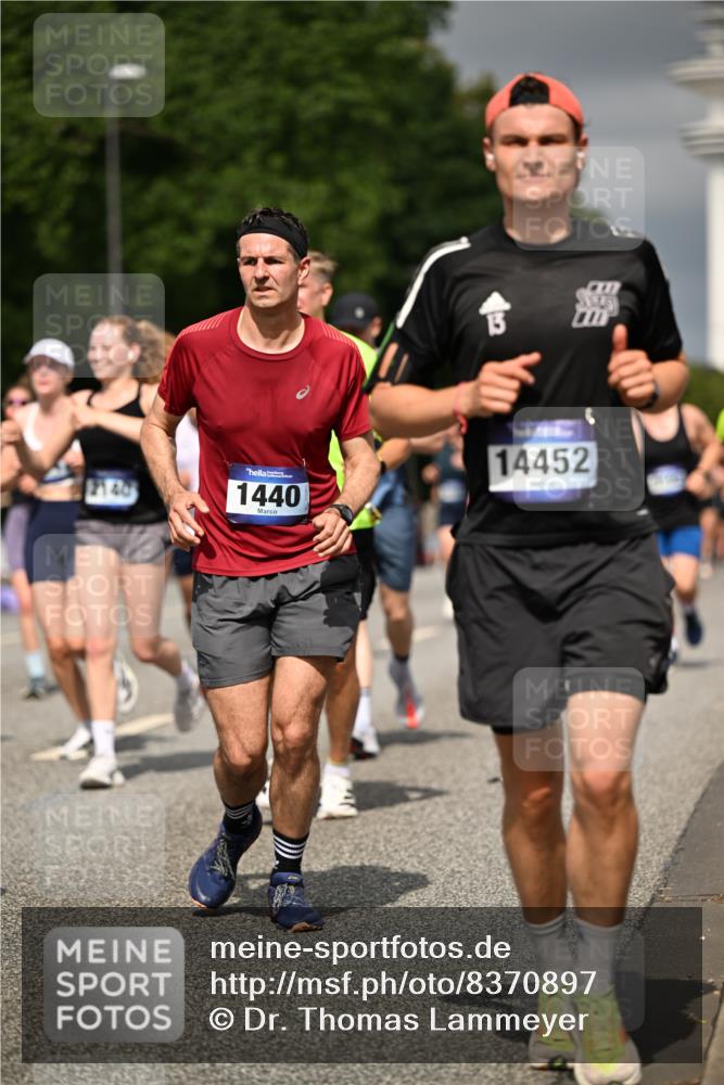 29.06.2025 - hella hamburg halbmarathon Dr. Thomas Lammeyer http://msf.ph/oto/8370897 29.06.2025 10:19:44 Kennedybrücke 1440, 2076, 2140, 2494, 2720, 2835, 2989, 3167, 3417, 4007, 4466, 5423, 6376, 6576, 7897, 7941, 7942, 8885, 9192, 9307, 9556, 9847, 10108, 10608, 10963, 11303 meine-sportfotos.de