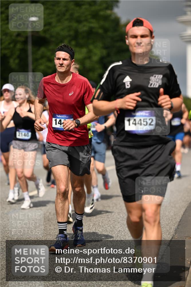 29.06.2025 - hella hamburg halbmarathon Dr. Thomas Lammeyer http://msf.ph/oto/8370901 29.06.2025 10:19:45 Kennedybrücke 1440, 1651, 2076, 2140, 2494, 2720, 2835, 2989, 3167, 3417, 4007, 4466, 5046, 5423, 6376, 6576, 7897, 7941, 7942, 8885, 9192, 9307, 9556, 9847, 10108, 10608, 10963, 11303 meine-sportfotos.de