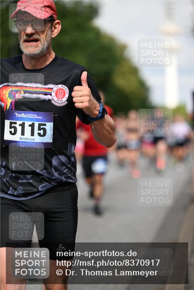 29.06.2025 - hella hamburg halbmarathon Dr. Thomas Lammeyer http://msf.ph/oto/8370917 29.06.2025 09:57:37 Kennedybrücke 1424, 1466, 1476, 1902, 2098, 2270, 2516, 2823, 2937, 3414, 3785, 3852, 4140, 4183, 4235, 4237, 4247, 4949, 5115, 5362, 5460, 5528, 5532, 5650, 6388, 6831, 7167, 7385, 8023, 8269, 8743, 8928, 9030, 9043, 9105, 9200, 9482, 9723, 9815, 9965, 10792, 11077 meine-sportfotos.de
