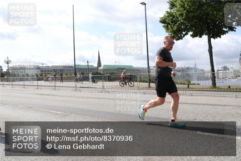 29.06.2025 - hella hamburg halbmarathon Lena Gebhardt http://msf.ph/oto/8370936 29.06.2025 10:02:09 Lombardsbrücke 1128, 1184, 1254, 1364, 1432, 1453, 1464, 1729, 1881, 1940, 2142, 2322, 2323, 2806, 2957, 3039, 3169, 3976, 4066, 4286, 4328, 4985, 5602, 5603, 5742, 5763, 6166, 6295, 6322, 6327, 6438, 6595, 6708, 6860, 7031, 7189, 7223, 7243, 7323, 9020, 9021, 9156, 9230, 9353, 9741, 9928, 10177, 10866, 10882, 11191, 11554, 11670, 11871, 11938, 12315, 12316, 12491, 14471, 14660, 14677, 16420 meine-sportfotos.de
