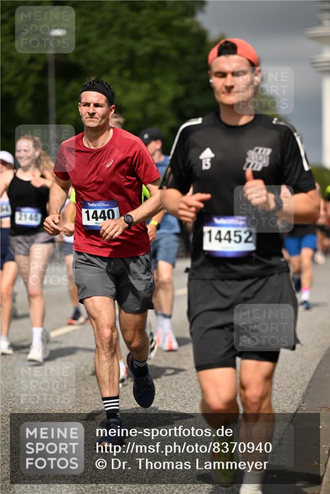 29.06.2025 - hella hamburg halbmarathon Dr. Thomas Lammeyer http://msf.ph/oto/8370940 29.06.2025 10:19:45 Kennedybrücke 1440, 1651, 2076, 2140, 2494, 2720, 2835, 2989, 3167, 3417, 4007, 4466, 5046, 5423, 6376, 6576, 7897, 7941, 7942, 8885, 9192, 9307, 9556, 9847, 10108, 10608, 10963, 11303 meine-sportfotos.de