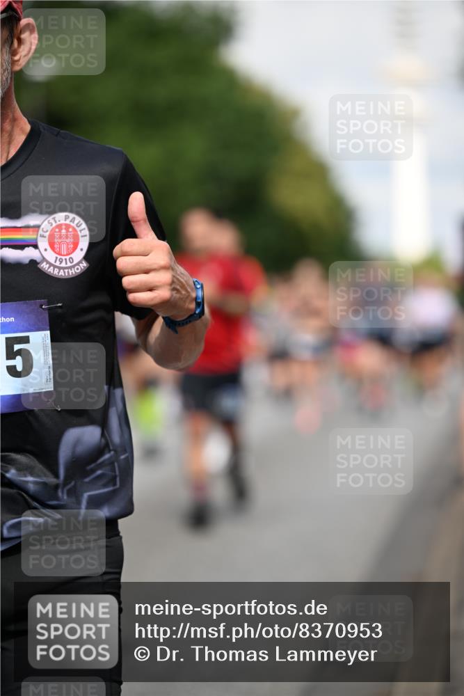 29.06.2025 - hella hamburg halbmarathon Dr. Thomas Lammeyer http://msf.ph/oto/8370953 29.06.2025 09:57:38 Kennedybrücke 1424, 1466, 1476, 1902, 2098, 2188, 2270, 2516, 2823, 2937, 3414, 3477, 3785, 3852, 4140, 4183, 4185, 4235, 4237, 4247, 4949, 5115, 5362, 5460, 5528, 5532, 5650, 6388, 6831, 7167, 7385, 8023, 8269, 8743, 8928, 9030, 9043, 9105, 9200, 9482, 9723, 9815, 9965, 10792, 11077 meine-sportfotos.de