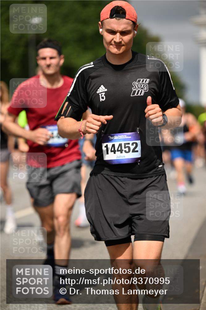 29.06.2025 - hella hamburg halbmarathon Dr. Thomas Lammeyer http://msf.ph/oto/8370995 29.06.2025 10:19:45 Kennedybrücke 1440, 1651, 2076, 2140, 2494, 2720, 2835, 2989, 3167, 3417, 4007, 4466, 5046, 5423, 6376, 6576, 7897, 7941, 7942, 8885, 9192, 9307, 9556, 9847, 10108, 10608, 10963, 11303 meine-sportfotos.de