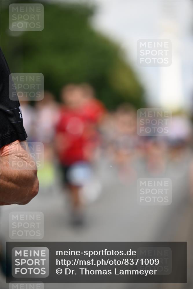 29.06.2025 - hella hamburg halbmarathon Dr. Thomas Lammeyer http://msf.ph/oto/8371009 29.06.2025 09:57:38 Kennedybrücke 1424, 1466, 1476, 1902, 2098, 2188, 2270, 2516, 2823, 2937, 3414, 3477, 3785, 3852, 4140, 4183, 4185, 4235, 4237, 4247, 4949, 5115, 5362, 5460, 5528, 5532, 5650, 6388, 6831, 7167, 7385, 8023, 8269, 8743, 8928, 9030, 9043, 9105, 9200, 9482, 9723, 9815, 9965, 10792, 11077 meine-sportfotos.de
