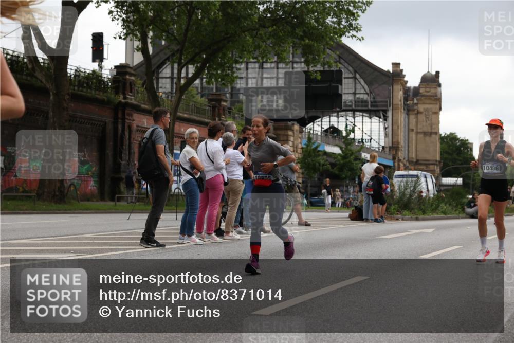 29.06.2025 - hella hamburg halbmarathon Yannick Fuchs http://msf.ph/oto/8371014 29.06.2025 10:53:40 20KM 2780, 3114, 3425, 4238, 4379, 4796, 4986, 6327, 6470, 7287, 7824, 8030, 8326, 8481, 8807, 9741, 9985, 10488, 10587, 11018, 11114, 11158, 11159, 11250, 11757, 12406, 12736, 12779, 13036, 13706, 14471, 14928, 15083, 15525, 15785, 15914, 16227, 16530, 16754, 16915, 17176, 17304, 17860, 18377, 18485, 18716, 18855, 19178 meine-sportfotos.de