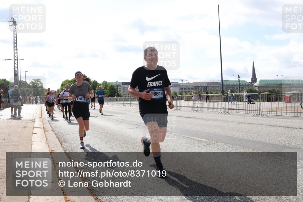 29.06.2025 - hella hamburg halbmarathon Lena Gebhardt http://msf.ph/oto/8371019 29.06.2025 10:02:09 Lombardsbrücke 12837, 6614, 1128, 1184, 1254, 1364, 1432, 1453, 1464, 1729, 1881, 1940, 2142, 2322, 2323, 2806, 2957, 3039, 3169, 3976, 4066, 4286, 4328, 4985, 5602, 5603, 5742, 5763, 6166, 6295, 6322, 6327, 6438, 6595, 6708, 6860, 7031, 7189, 7223, 7243, 7323, 9020, 9021, 9156, 9230, 9353, 9741, 9928, 10177, 10866, 10882, 11191, 11554, 11670, 11871, 11938, 12315, 12316, 12491, 14471, 14660, 14677, 16420 meine-sportfotos.de
