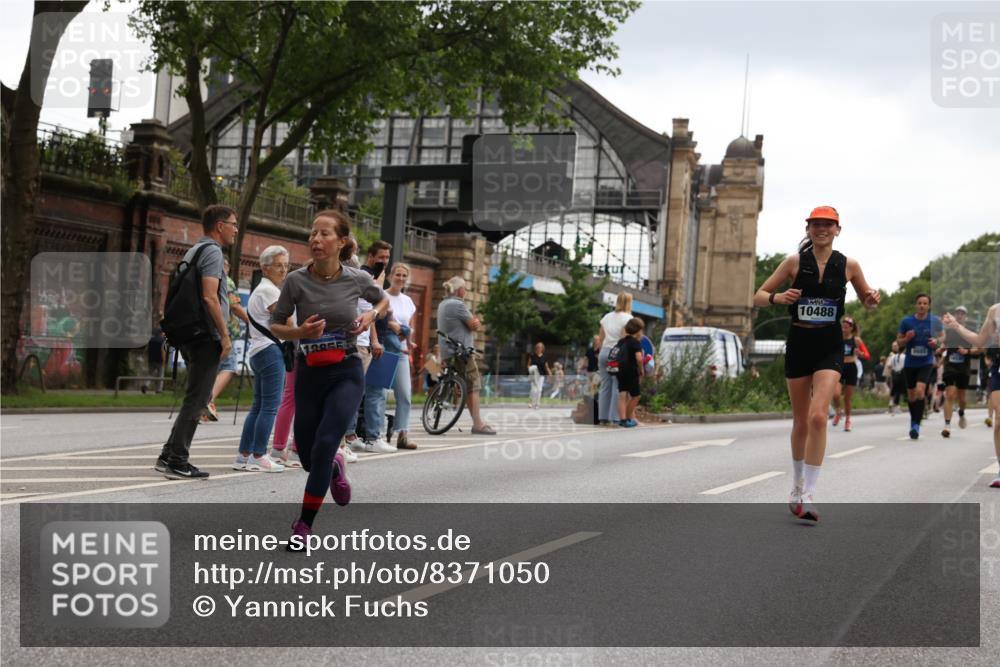 29.06.2025 - hella hamburg halbmarathon Yannick Fuchs http://msf.ph/oto/8371050 29.06.2025 10:53:41 20KM 2780, 3114, 3425, 4238, 4379, 4796, 4986, 6327, 6470, 7287, 7824, 8030, 8326, 8481, 8807, 9741, 9985, 10488, 10587, 11018, 11114, 11158, 11159, 11250, 11757, 12406, 12736, 12779, 13036, 13706, 14471, 14928, 15083, 15525, 15785, 15914, 16227, 16530, 16754, 16915, 17176, 17304, 17860, 18377, 18485, 18855, 19178 meine-sportfotos.de