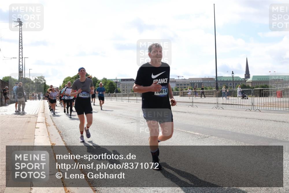 29.06.2025 - hella hamburg halbmarathon Lena Gebhardt http://msf.ph/oto/8371072 29.06.2025 10:02:09 Lombardsbrücke 1453, 12837, 0614, 1128, 1184, 1254, 1364, 1432, 1453, 1464, 1729, 1881, 1940, 2142, 2322, 2323, 2806, 2957, 3039, 3169, 3976, 4066, 4286, 4328, 4985, 5602, 5603, 5742, 5763, 6166, 6295, 6322, 6327, 6438, 6595, 6708, 6860, 7031, 7189, 7223, 7243, 7323, 9020, 9021, 9156, 9230, 9353, 9741, 9928, 10177, 10866, 10882, 11191, 11554, 11670, 11871, 11938, 12315, 12316, 12491, 14471, 14660, 14677, 16420 meine-sportfotos.de