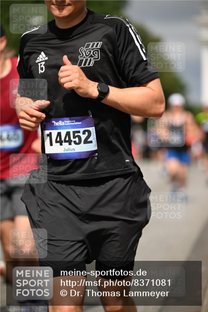 29.06.2025 - hella hamburg halbmarathon Dr. Thomas Lammeyer http://msf.ph/oto/8371081 29.06.2025 10:19:46 Kennedybrücke 1440, 1651, 2076, 2140, 2494, 2720, 2835, 2989, 3167, 3417, 4007, 4466, 5046, 5423, 6376, 6576, 7897, 7941, 7942, 8885, 9192, 9307, 9556, 9847, 10108, 10608, 10963, 11303 meine-sportfotos.de