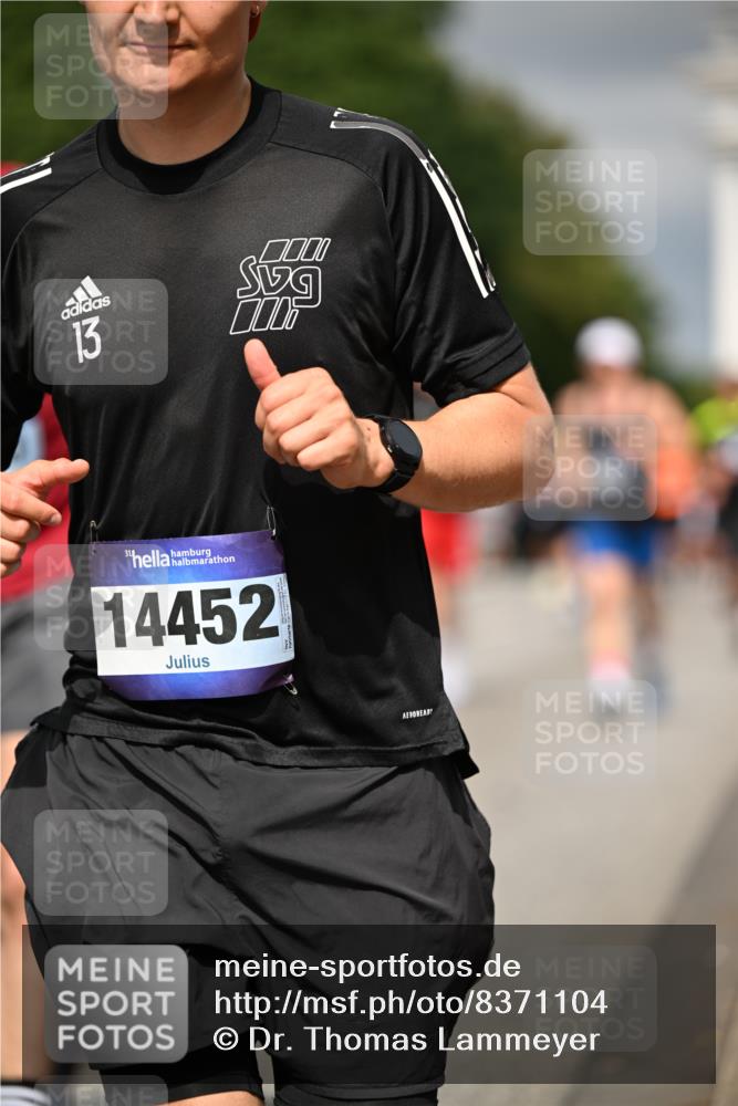 29.06.2025 - hella hamburg halbmarathon Dr. Thomas Lammeyer http://msf.ph/oto/8371104 29.06.2025 10:19:46 Kennedybrücke 1440, 1651, 2076, 2140, 2494, 2720, 2835, 2989, 3167, 3417, 4007, 4466, 5046, 5423, 6376, 6576, 7897, 7941, 7942, 8885, 9192, 9307, 9556, 9847, 10108, 10608, 10963, 11303 meine-sportfotos.de